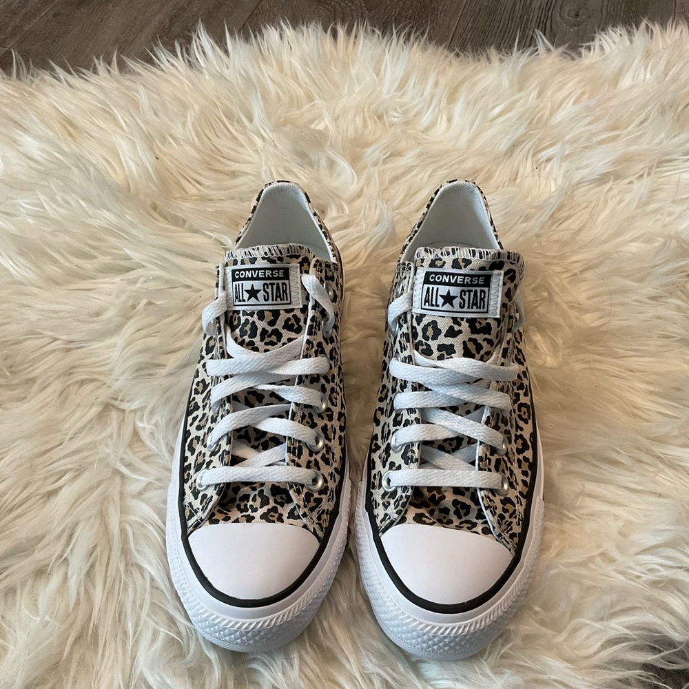 Leopard print converse